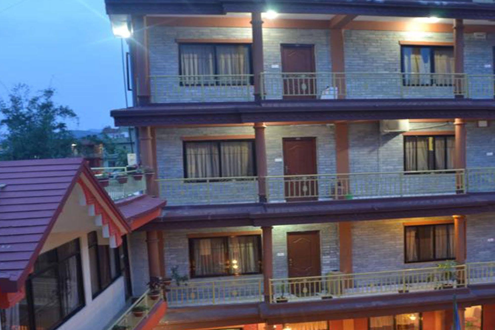 Golden Gate Hotel Pókhara Exteriér fotografie